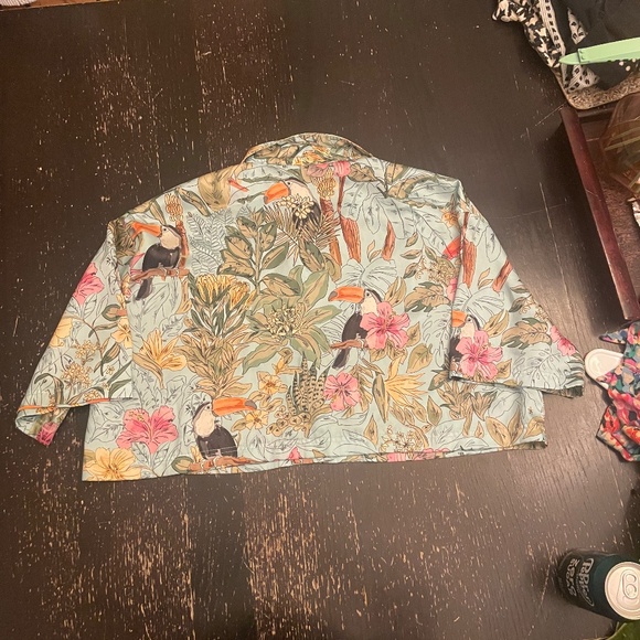 Blue tropical cropped button down - Picture 5 of 5